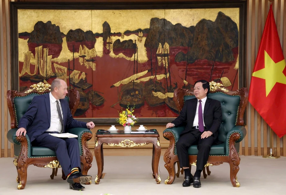 FPT cùng doanh nghiệp công nghệ lượng tử hàng đầu Pháp đề xuất đưa máy tính lượng tử về Việt Nam FPT cùng doanh nghiệp công nghệ lượng tử hàng đầu Pháp đề xuất đưa máy tính lượng tử về Việt Nam