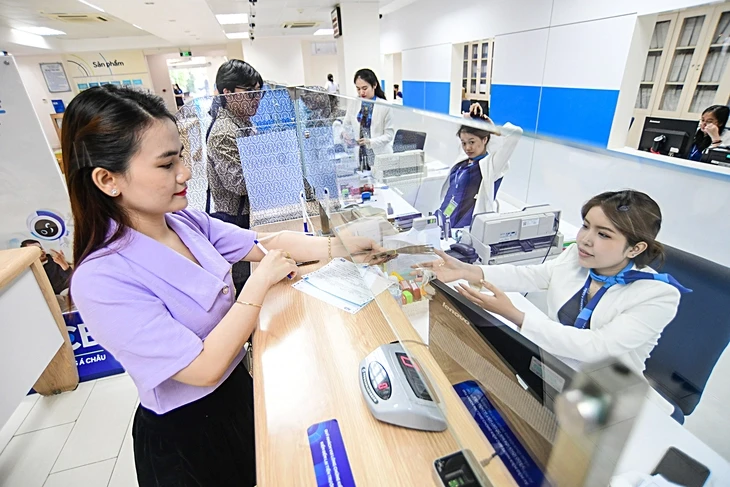 Gần 20 ngân hàng đã giảm lãi suất, có nơi hạ tới 3%/năm lãi vay Gần 20 ngân hàng đã giảm lãi suất, có nơi hạ tới 3%/năm lãi vay