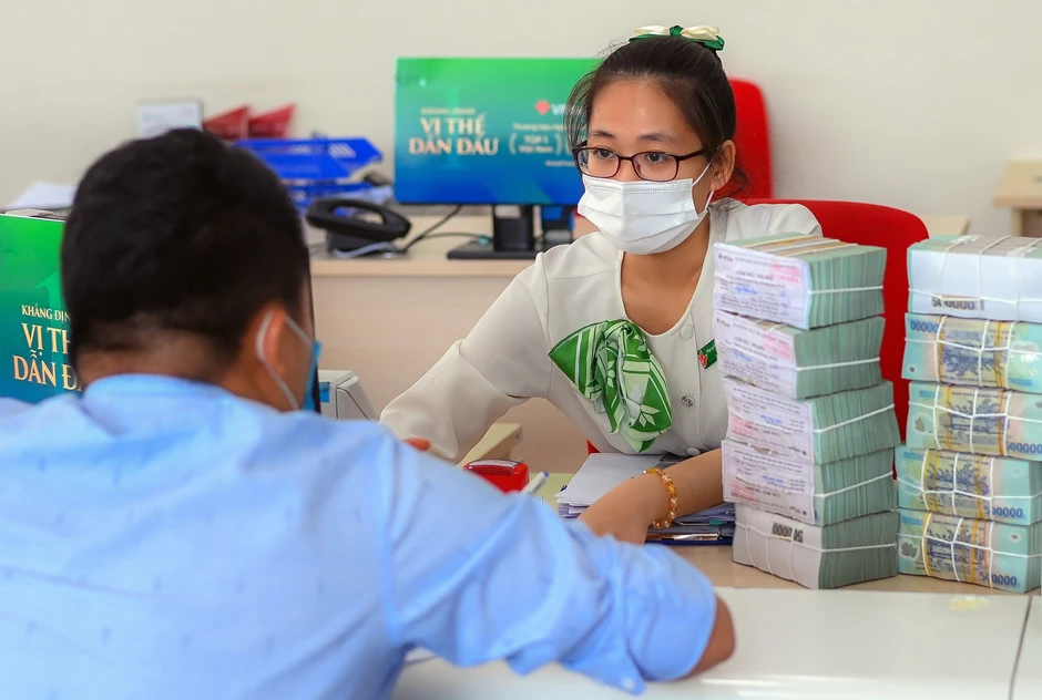 Gần 20 ngân hàng đã giảm lãi suất, mạnh nhất lên tới 3%/năm Gần 20 ngân hàng đã giảm lãi suất, mạnh nhất lên tới 3%/năm