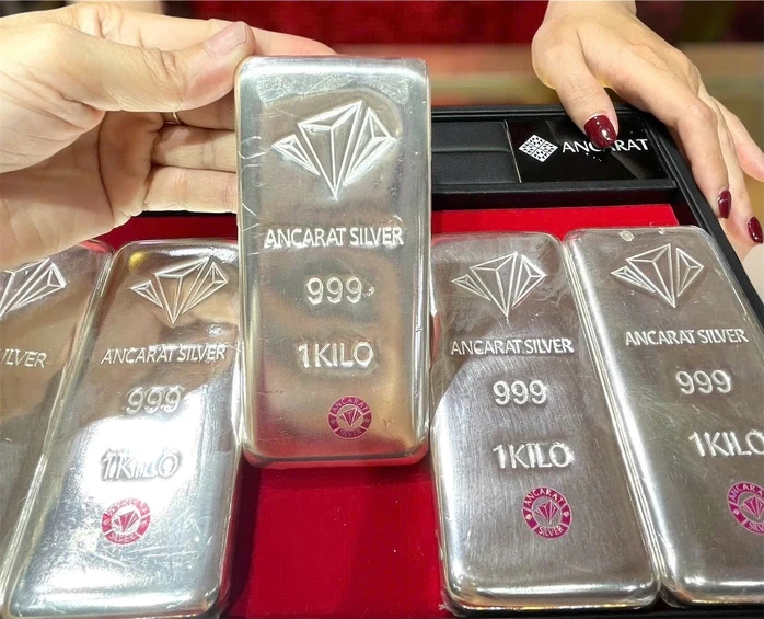 Giá bạc hôm nay 7-5: Nhiều người muốn cắt lỗ khi thấy giá vượt 3 triệu đồng/lượng Giá bạc hôm nay 7-5: Nhiều người muốn cắt lỗ khi thấy giá vượt 3 triệu đồng/lượng