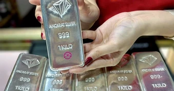 Giá bạc hôm nay 9-3: Giảm mạnh cùng với vàng khi giá dầu thô vượt 110 USD/thùng
