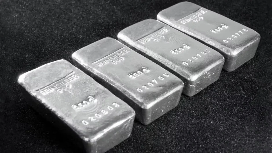Giá bạc mất một nửa sau 4 tháng, vì sao người giữ người bán? Giá bạc mất một nửa sau 4 tháng, vì sao người giữ người bán?