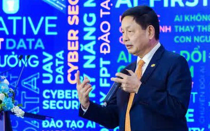 Giá cổ phiếu giảm liên tục, cổ đông gợi ý ‘đỡ’ giá, lãnh đạo FPT nói 'sẽ cân nhắc' Giá cổ phiếu giảm liên tục, cổ đông gợi ý ‘đỡ’ giá, lãnh đạo FPT nói 'sẽ cân nhắc'