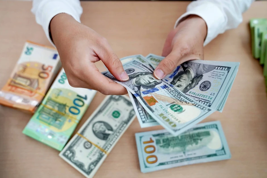 Giá USD hôm nay 23.3.2026: Ngân hàng bán ra kịch trần