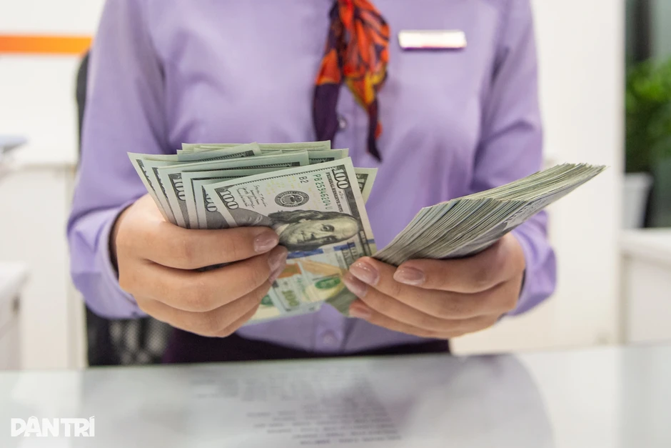 Giá USD thị trường tự do thấp hơn ngân hàng, chuyên gia lý giải Giá USD thị trường tự do thấp hơn ngân hàng, chuyên gia lý giải