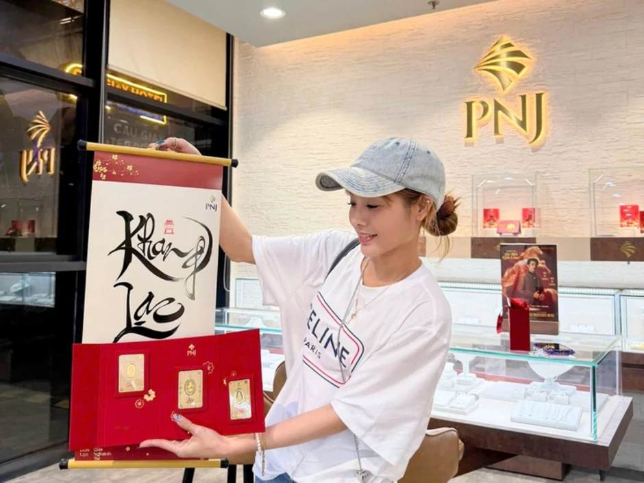 Giá vàng bạc giảm mạnh trong ngày vía Thần Tài