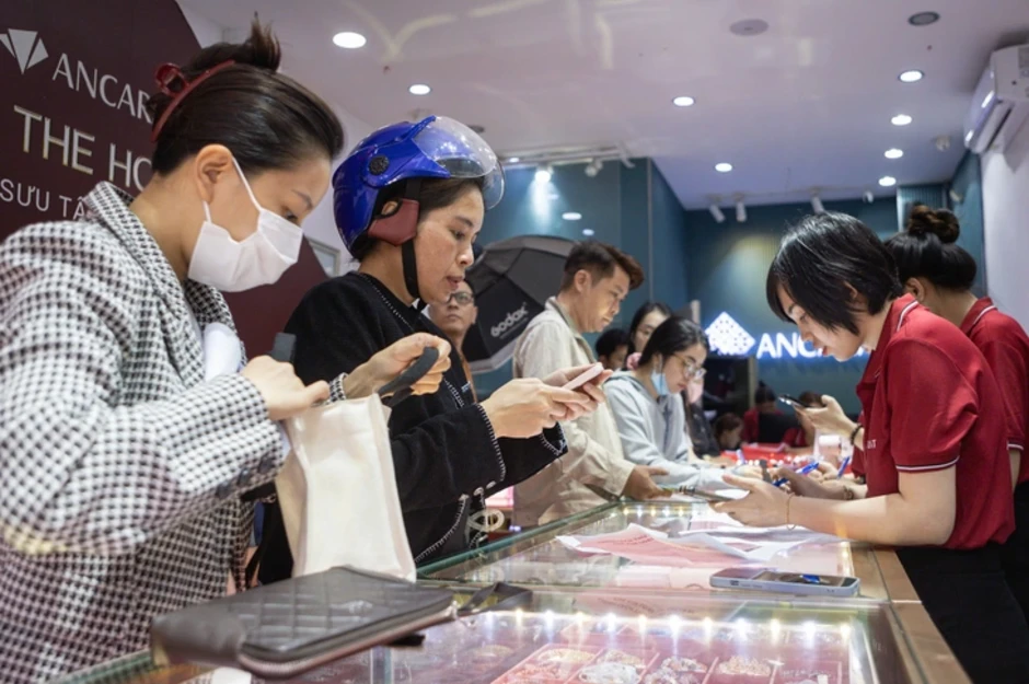 Giá vàng bạc giảm mạnh trong ngày vía Thần Tài