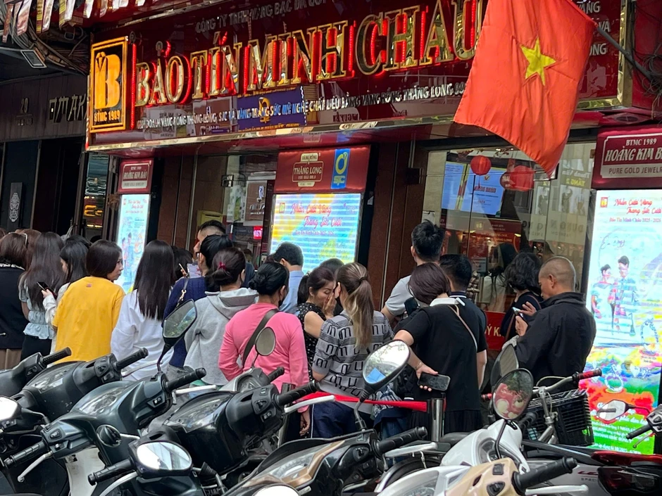 Giá vàng giảm mạnh, Bảo Tín Minh Châu giảm gần 5 triệu đồng/lượng Giá vàng giảm mạnh, Bảo Tín Minh Châu giảm gần 5 triệu đồng/lượng