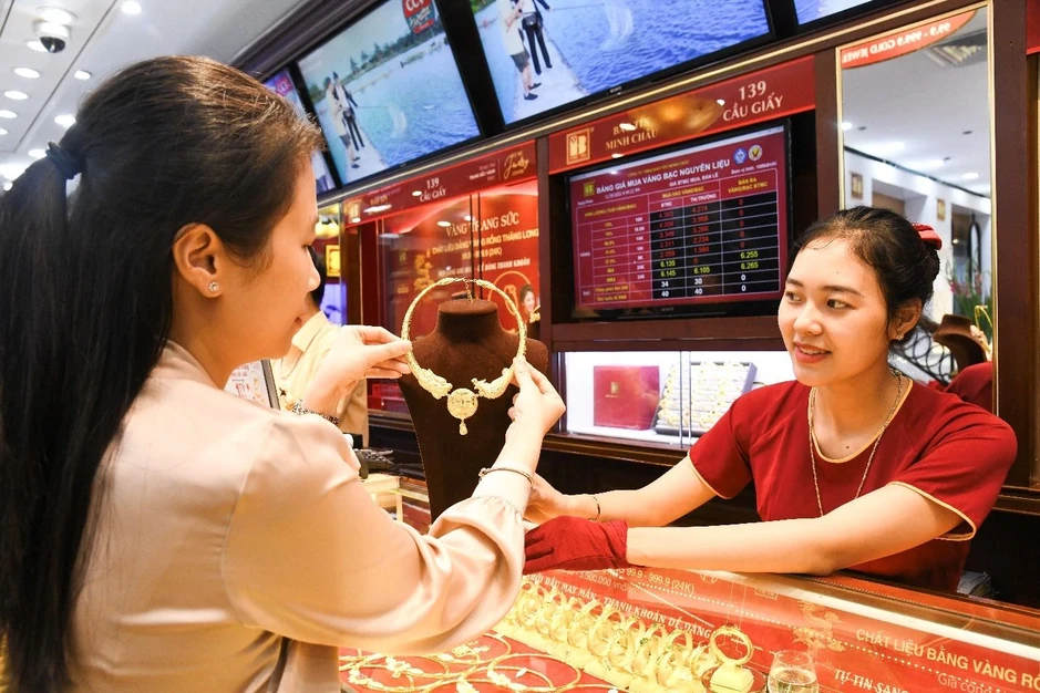 Giá vàng giảm mạnh, chuyên gia cảnh báo sẽ có thay đổi bất ngờ Giá vàng giảm mạnh, chuyên gia cảnh báo sẽ có thay đổi bất ngờ