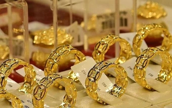Giá vàng giảm mạnh, nhà đầu tư đu đỉnh lỗ 25 triệu đồng mỗi lượng
