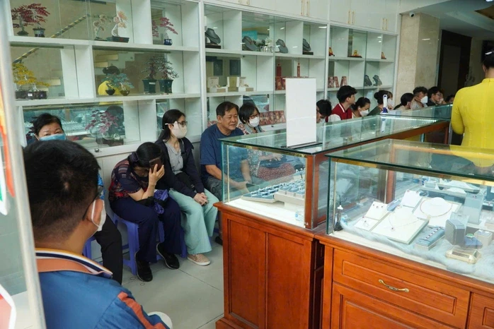 Giá vàng giảm mạnh vào tối 19 - 3 , thị trường chao đảo không ngừng Giá vàng giảm mạnh vào tối 19 - 3 , thị trường chao đảo không ngừng
