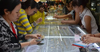 Giá vàng hôm nay 13-6: Tiếp tục đi lên