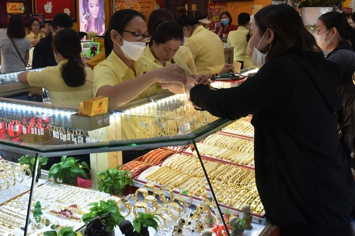 Giá vàng hôm nay, 14-3: Tiếp tục sụt giảm