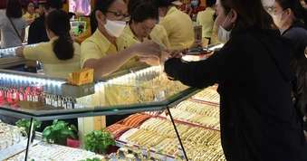Giá vàng hôm nay, 14-3: Tiếp tục sụt giảm