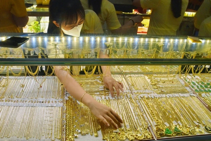 Giá vàng hôm nay, 24-6: Bất ngờ đảo chiều giảm mạnh Giá vàng hôm nay, 24-6: Bất ngờ đảo chiều giảm mạnh