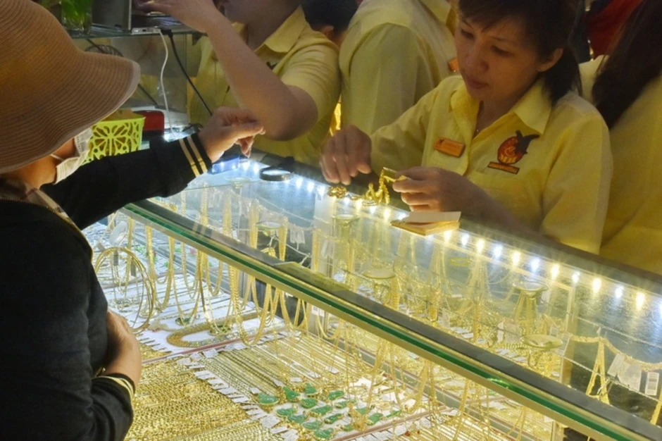 Giá vàng hôm nay 27-2: Tiếp tục sụt giảm Giá vàng hôm nay 27-2: Tiếp tục sụt giảm