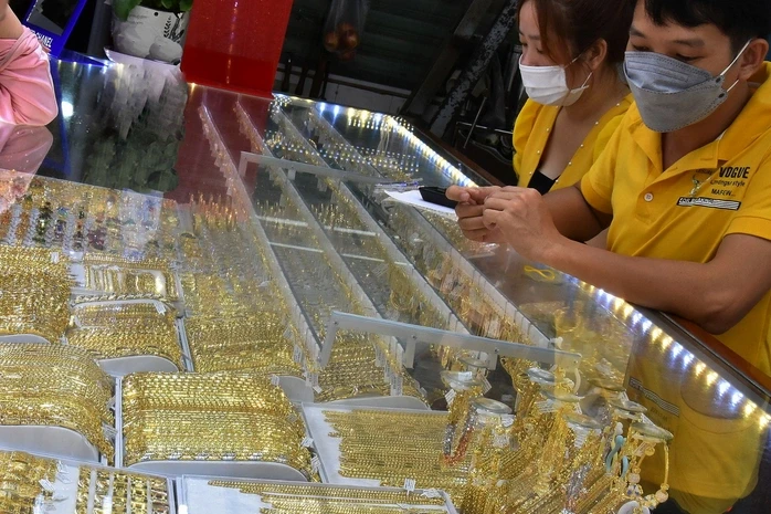 Giá vàng hôm nay, 29-4: Vàng thế giới giảm hơn 100 USD