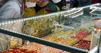 Giá vàng hôm nay 3 - 4: Giá vàng nhẫn trơn thấp hơn vàng miếng SJC