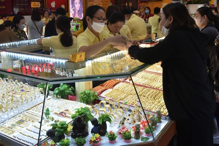 Giá vàng hôm nay 5-6: Bật tăng trở lại Giá vàng hôm nay 5-6: Bật tăng trở lại