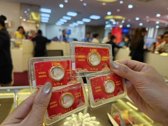 Giá vàng hôm nay 7-6: Mất hơn 40 triệu đồng/lượng, người mua vàng từ đỉnh “chóng mặt” Giá vàng hôm nay 7-6: Mất hơn 40 triệu đồng/lượng, người mua vàng từ đỉnh “chóng mặt”