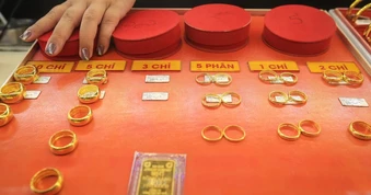 Giá vàng hôm nay 7.4.2026: Trong nước giảm nhẹ dù thế giới đi lên