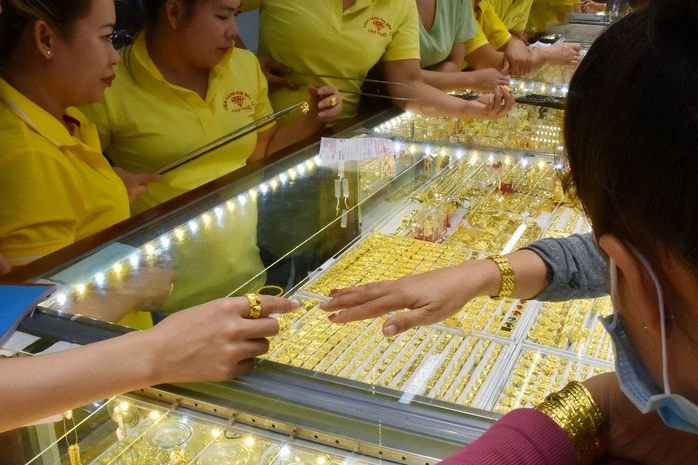 Giá vàng hôm nay 9-5: Tiếp tục sụt giảm Giá vàng hôm nay 9-5: Tiếp tục sụt giảm