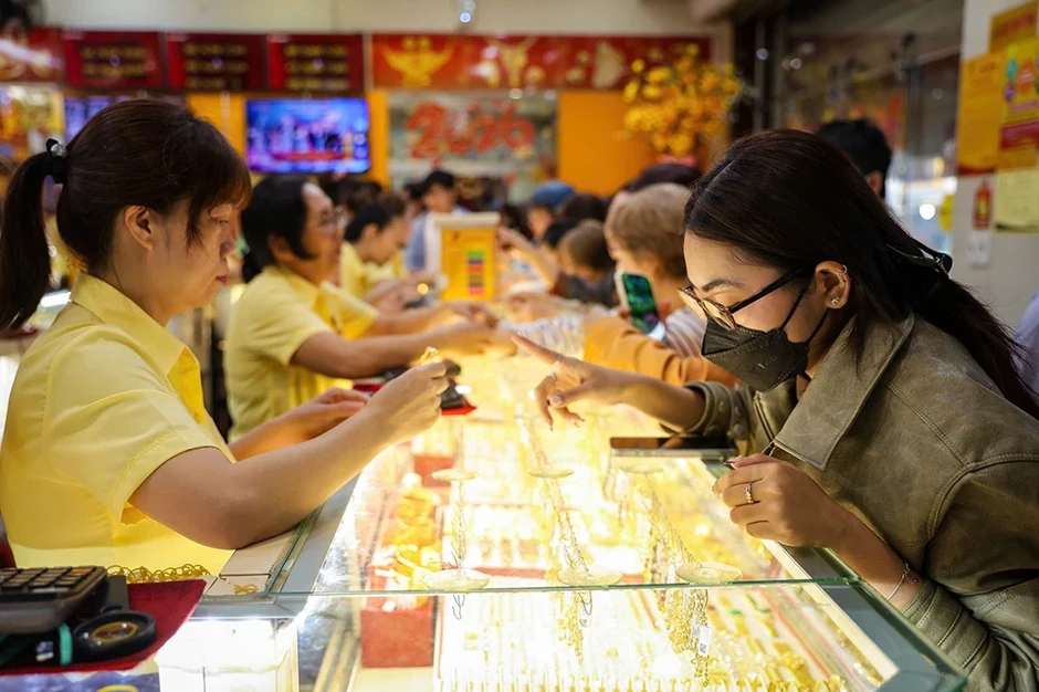 Giá vàng lao dốc, tiết kiệm hưởng lợi Giá vàng lao dốc, tiết kiệm hưởng lợi