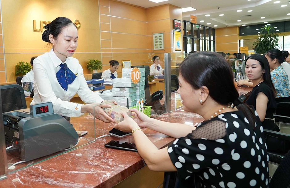 Giá vàng lao dốc, tiết kiệm hưởng lợi Giá vàng lao dốc, tiết kiệm hưởng lợi