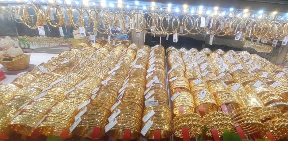 Giá vàng miếng ngược chiều thế giới, chênh lệch mua bán lên 4 triệu đồng Giá vàng miếng ngược chiều thế giới, chênh lệch mua bán lên 4 triệu đồng