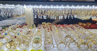 Giá vàng miếng ngược chiều thế giới, chênh lệch mua bán lên 4 triệu đồng