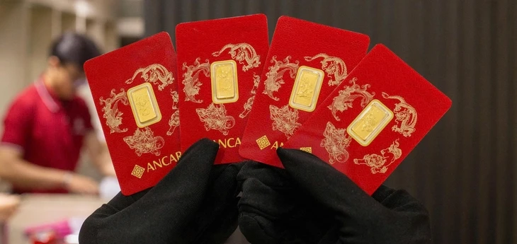 Giá vàng miếng SJC giảm sâu, bán ra còn 143,8 triệu đồng/lượng