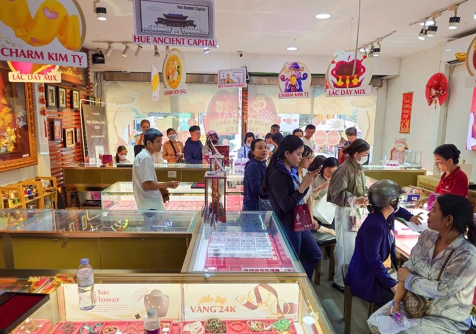 Giá vàng miếng SJC tăng mạnh trong bối cảnh kinh tế 2026 Giá vàng miếng SJC tăng mạnh trong bối cảnh kinh tế 2026