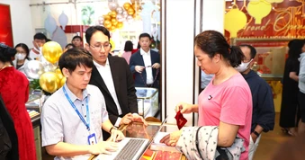 Giá vàng 'rơi' gần 30 triệu đồng, nhà đầu tư đu đỉnh lỗ nặng