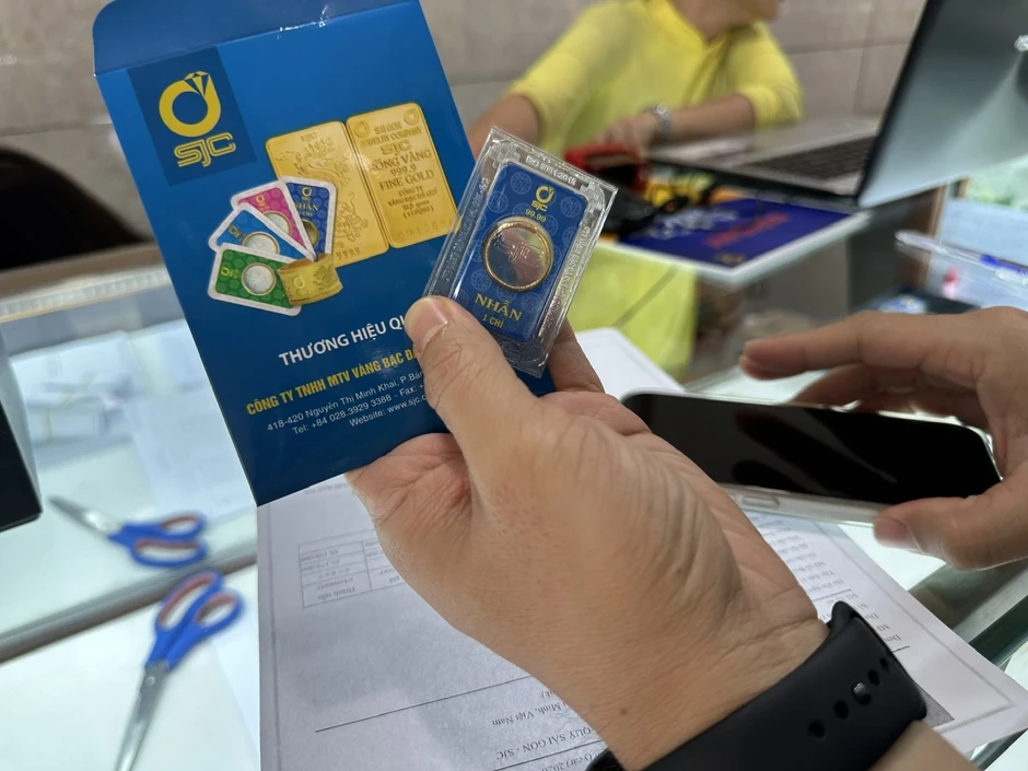 Giá vàng rơi tự do, bắt đáy vẫn rủi ro khó lường Giá vàng rơi tự do, bắt đáy vẫn rủi ro khó lường