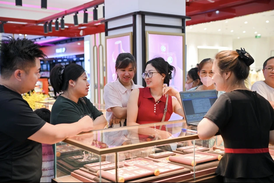 Giá vàng SJC giảm sâu, người mua từ đỉnh đã lỗ 50 triệu đồng/lượng Giá vàng SJC giảm sâu, người mua từ đỉnh đã lỗ 50 triệu đồng/lượng