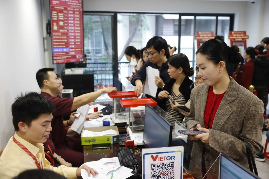 Giá vàng trên chợ mạng tăng loạn xạ Giá vàng trên chợ mạng tăng loạn xạ