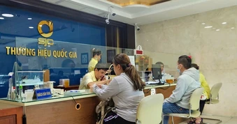 Giá vàng trong nước giảm theo thế giới, công ty SJC tiếp tục khóa kênh giao dịch online