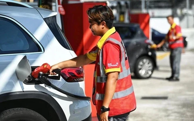 Giá xăng tăng lên gần 80.000 đồng/lít, quốc gia nhỏ nhất Đông Nam Á ứng phó thế nào với khủng hoảng? Giá xăng tăng lên gần 80.000 đồng/lít, quốc gia nhỏ nhất Đông Nam Á ứng phó thế nào với khủng hoảng?