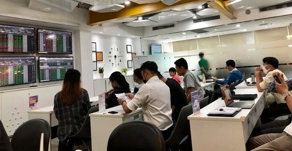 Giao dịch chứng khoán phái sinh nộp thuế thu nhập cá nhân 0,1% Giao dịch chứng khoán phái sinh nộp thuế thu nhập cá nhân 0,1%