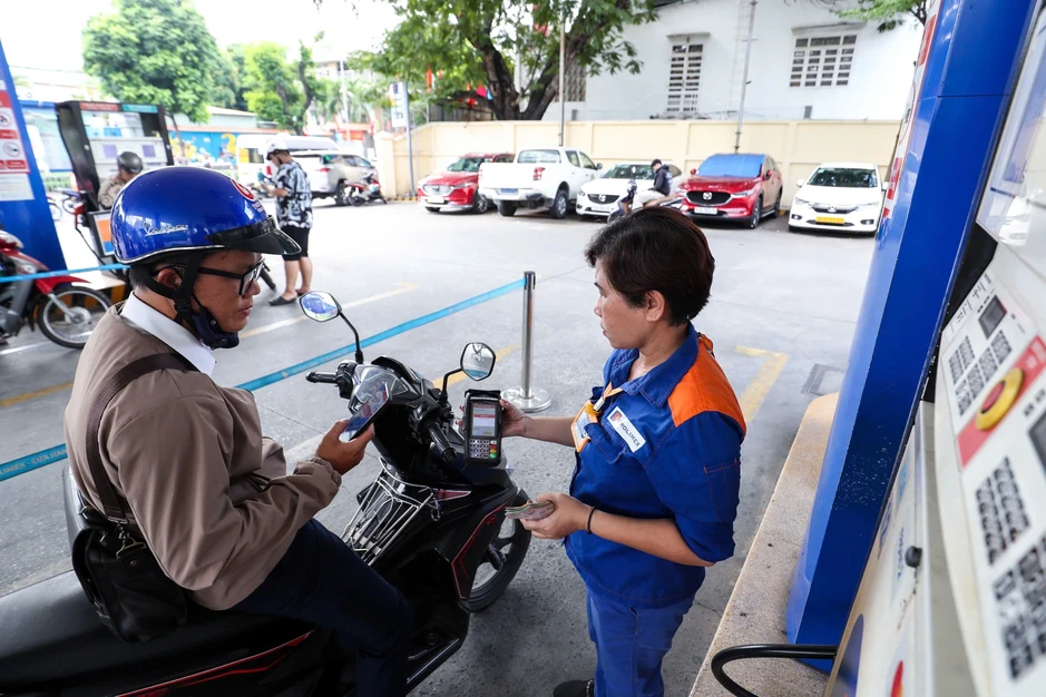Giữa 'bão' giá xăng dầu, ông lớn Petrolimex lên kế hoạch doanh thu kỷ lục