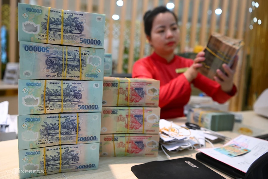 Gửi tiết kiệm vượt nhiều kênh đầu tư nửa đầu năm Gửi tiết kiệm vượt nhiều kênh đầu tư nửa đầu năm