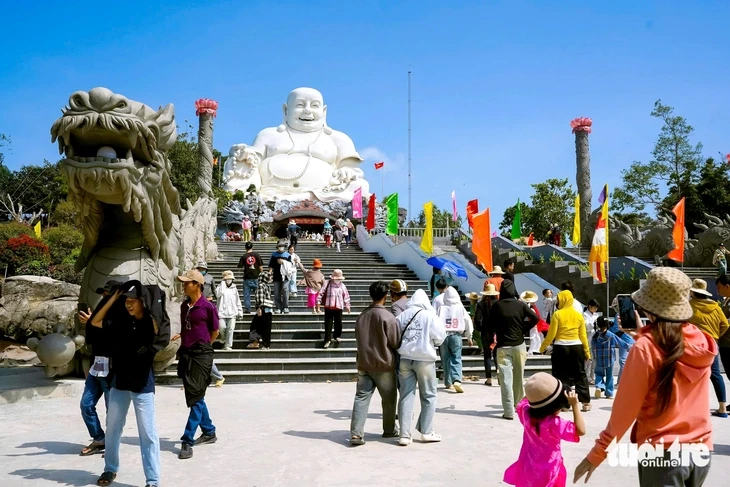 Hàng loạt sai phạm tại Ban quản lý khu du lịch quốc gia Núi Sam và Núi Cấm Hàng loạt sai phạm tại Ban quản lý khu du lịch quốc gia Núi Sam và Núi Cấm