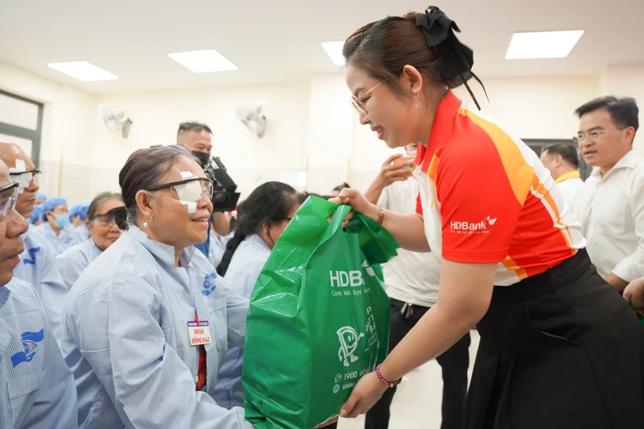 HDBank: 20 năm bền bỉ mang ánh sáng đến bệnh nhân có hoàn cảnh khó khăn