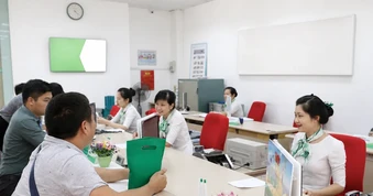 Hé lộ về lương ngân hàng