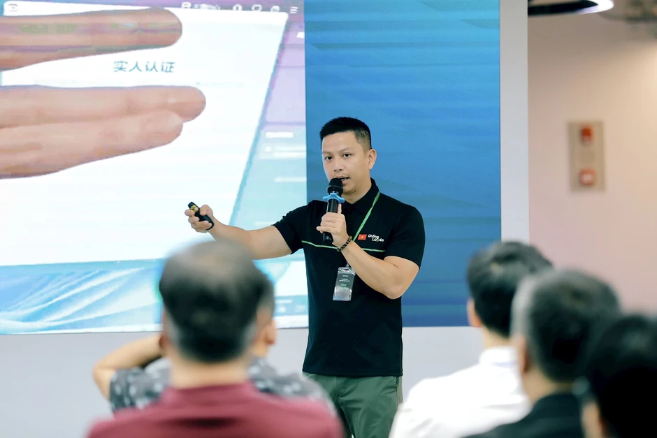 Hiếu PC: Tội phạm mạng không nghỉ 1 ngày nào, hoạt động không biên giới, dùng một thứ với nạn nhân Hiếu PC: Tội phạm mạng không nghỉ 1 ngày nào, hoạt động không biên giới, dùng một thứ với nạn nhân