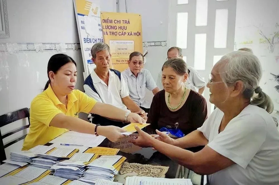 Hơn 20.000 người ở Hà Nội nguy cơ gián đoạn nhận lương hưu tháng 7 Hơn 20.000 người ở Hà Nội nguy cơ gián đoạn nhận lương hưu tháng 7