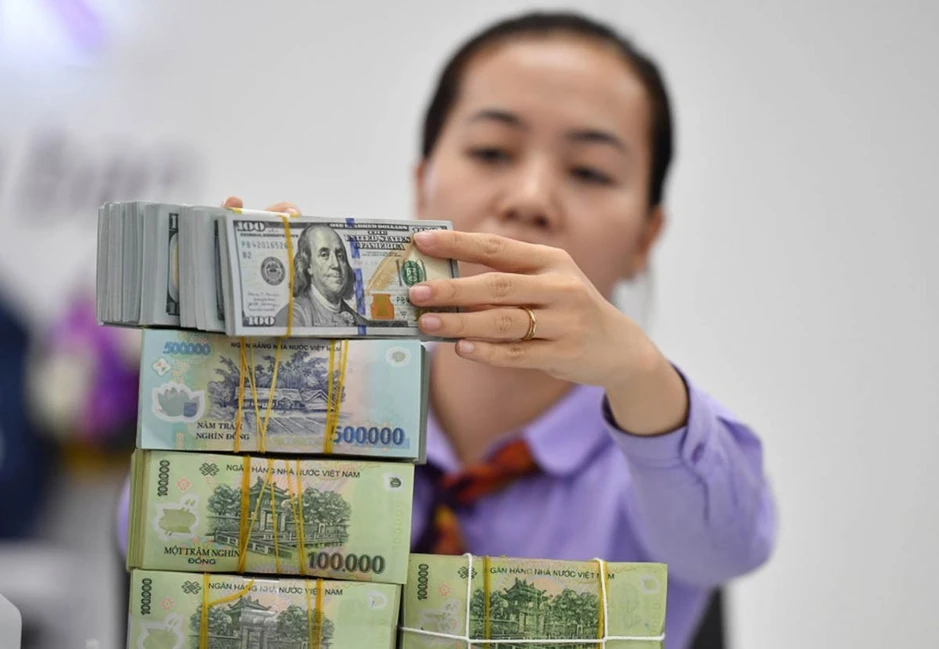 Hút ròng gần 240.000 tỷ đồng ổn định tỷ giá, lãi suất liên ngân hàng vẫn "lặng sóng" Hút ròng gần 240.000 tỷ đồng ổn định tỷ giá, lãi suất liên ngân hàng vẫn "lặng sóng"