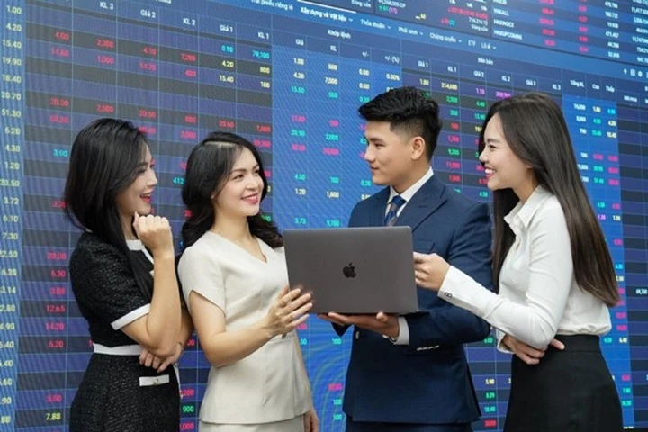 Khi nào nhà đầu tư chứng khoán có thể được mở tài khoản online? Khi nào nhà đầu tư chứng khoán có thể được mở tài khoản online?