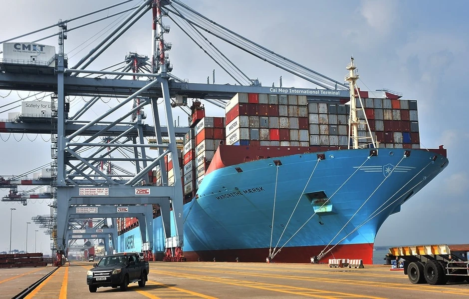 Khoảnh khắc Việt Nam lần đầu tiên đón siêu tàu container lớn nhất thế giới, dài gấp 5 lần máy bay Airbus A380 cập cảng Khoảnh khắc Việt Nam lần đầu tiên đón siêu tàu container lớn nhất thế giới, dài gấp 5 lần máy bay Airbus A380 cập cảng