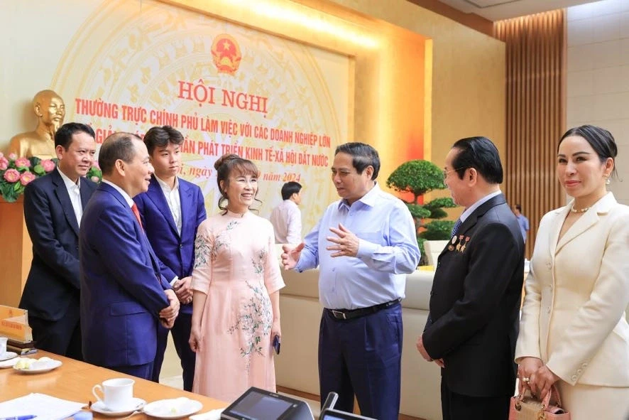 Khối ngoại bán ròng hơn 2.500 tỷ đồng, xả mạnh cổ phiếu của các tỷ phú Việt Khối ngoại bán ròng hơn 2.500 tỷ đồng, xả mạnh cổ phiếu của các tỷ phú Việt